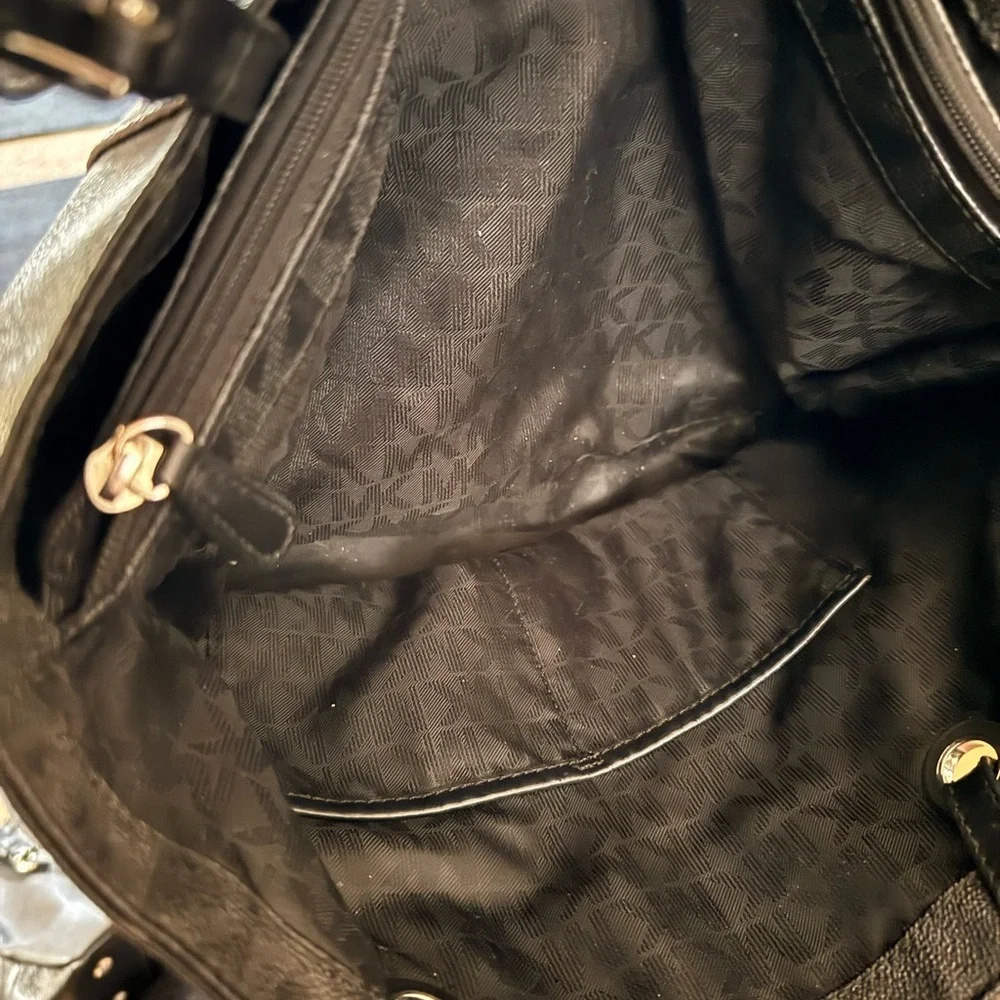 Michael Kors Jet Set Signature Tote in Black with Silver Accents